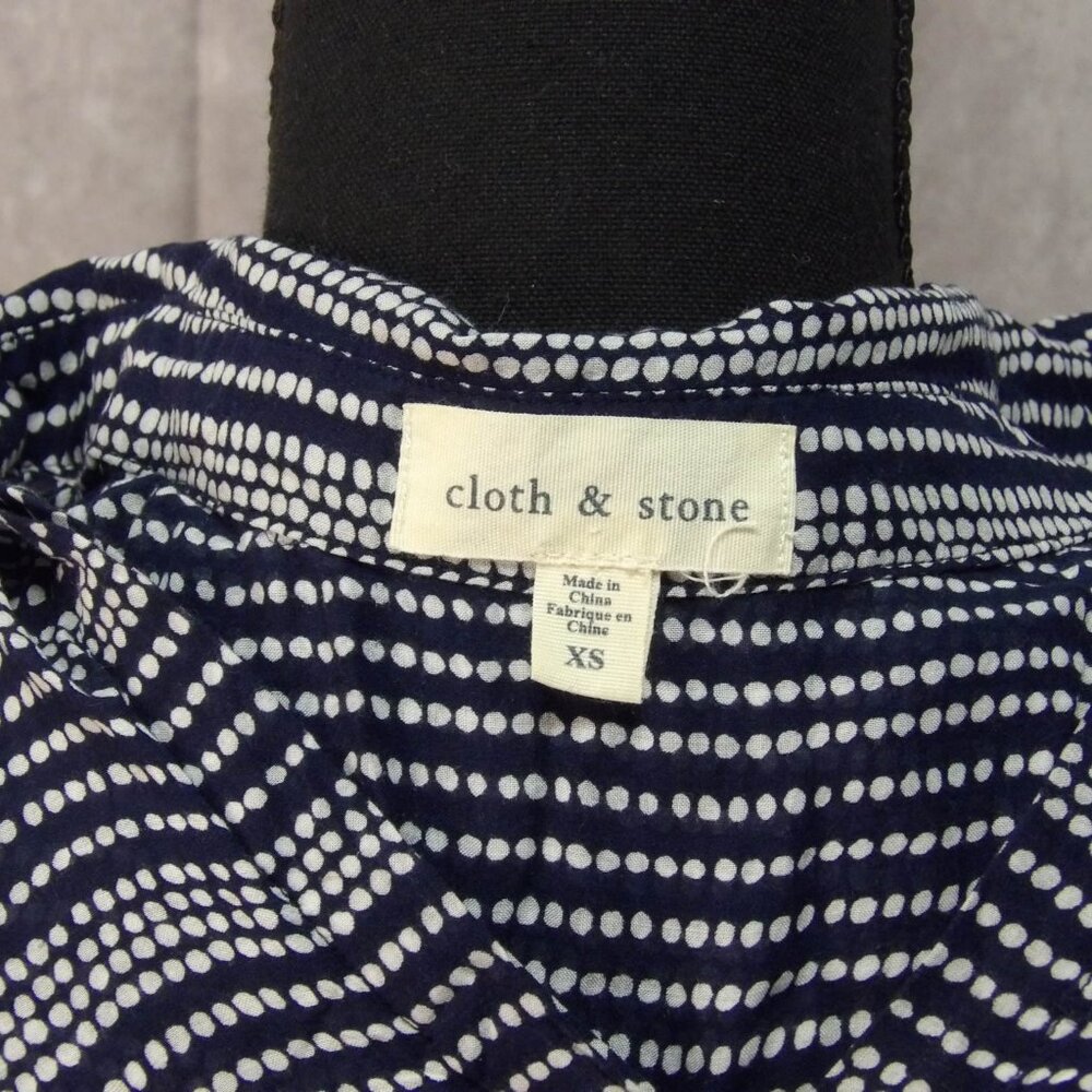 Blue and white cloth + stone polka dot button up blouse. Size XS - Picture 2 of 9